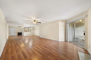 9797 Leawood Blvd in Houston, TX - Building Photo