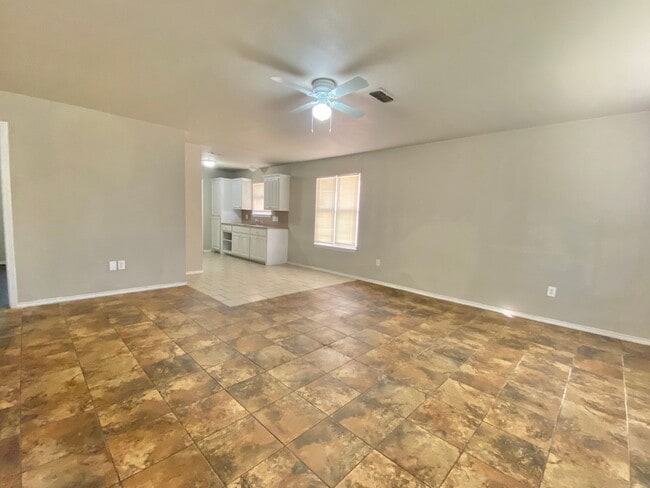 3301 E Cornell St in Lubbock, TX - Foto de edificio - Building Photo