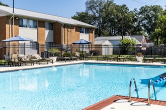 Andover Apartments in Norfolk, VA - Foto de edificio - Building Photo