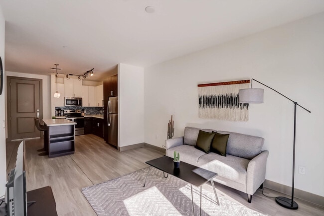555 N College Ave in Tempe, AZ - Foto de edificio - Building Photo