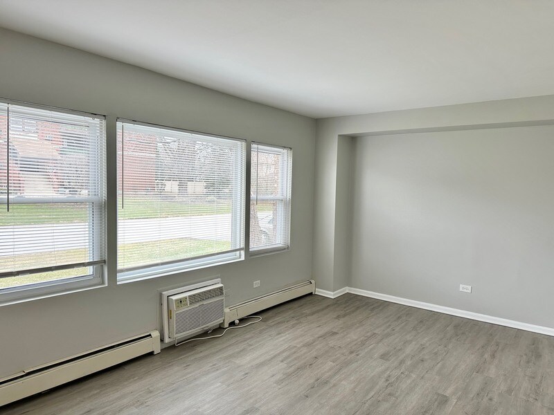 8635 84th Ct in Hickory Hills, IL - Building Photo