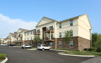 Taylor Pointe Apartments in Gahanna, OH - Building Photo - Building Photo