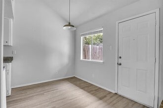 2414 B Patrick Henry St in Temple, TX - Foto de edificio - Building Photo
