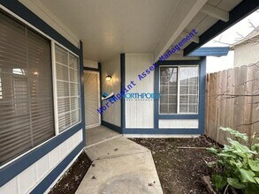 8058 Kirkton Ct in Sacramento, CA - Building Photo - Building Photo