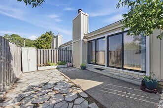 12 Byron Cir in Mill Valley, CA - Building Photo - Building Photo