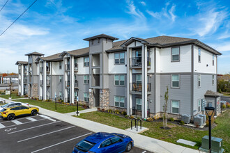 The Retreat at Scioto Creek in Columbus, OH - Building Photo - Building Photo