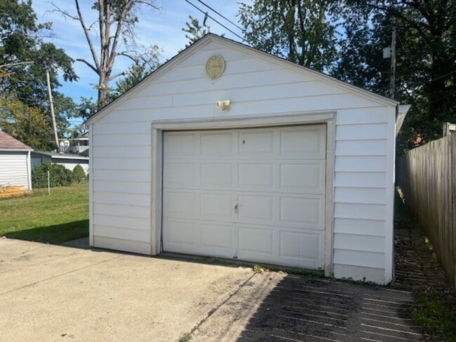 4031 Meadow Ln in Lorain, OH - Building Photo - Building Photo