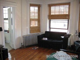 132 Hemenway St in Boston, MA - Building Photo