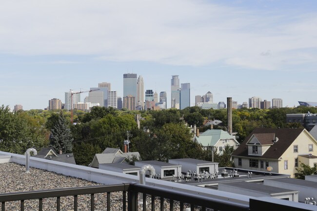 Track 29 Apartments in Minneapolis, MN - Foto de edificio - Building Photo