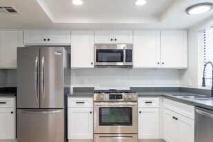 28525 Avenida La Paz in Cathedral City, CA - Building Photo