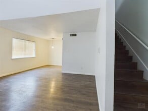 2124 Burton Dr in Austin, TX - Building Photo - Building Photo