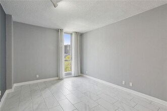 3060 Pharr Ct S Northwest in Atlanta, GA - Building Photo - Building Photo