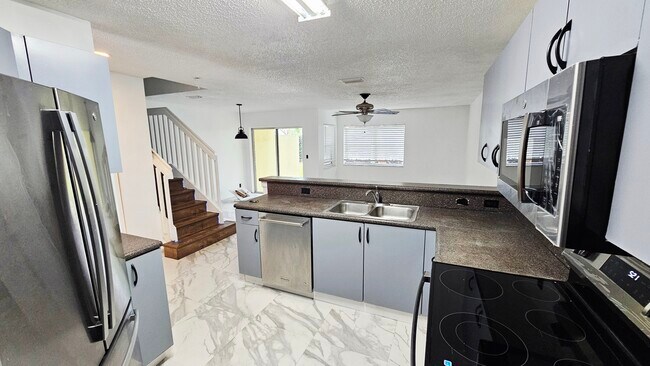 1131 Imperial Lake Rd in West Palm Beach, FL - Foto de edificio - Building Photo
