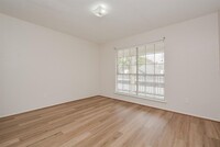 12633 Memorial Dr photo'