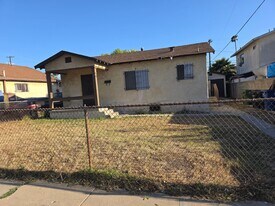 416 E 115th St in Los Angeles, CA - Building Photo