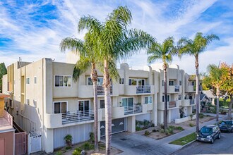 1055 Orizaba Ave in Long Beach, CA - Building Photo - Primary Photo