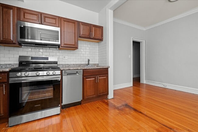 2348 W Addison St in Chicago, IL - Building Photo - Building Photo