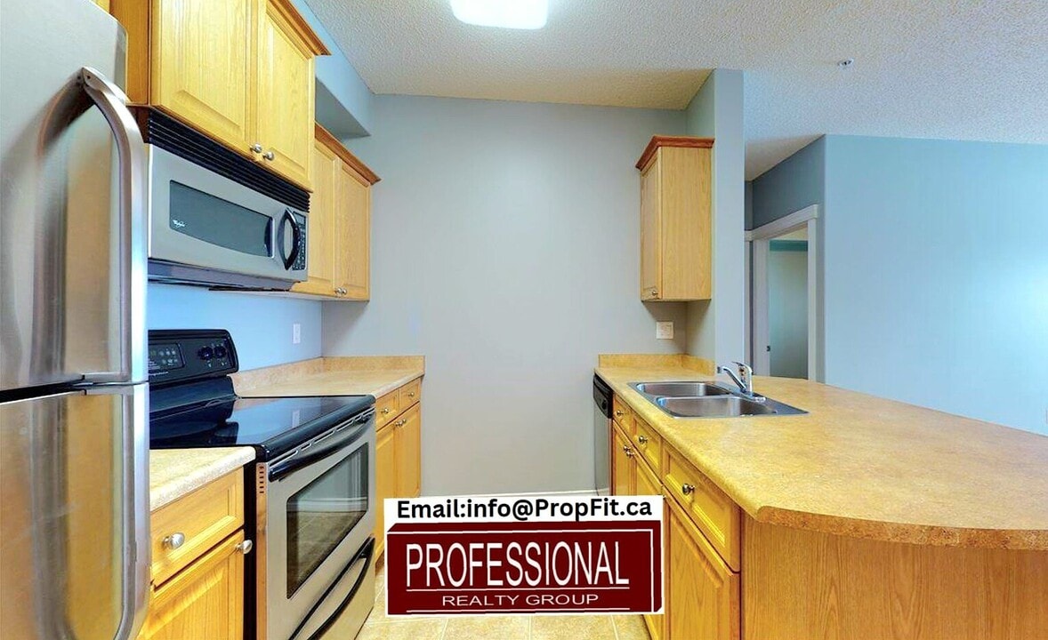 16807-16100 100 Ave NW in Edmonton, AB - Building Photo