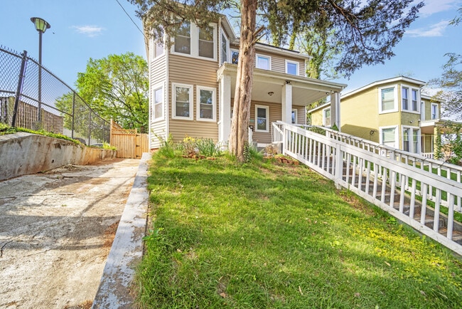 1633 W St SE in Washington, DC - Building Photo - Building Photo