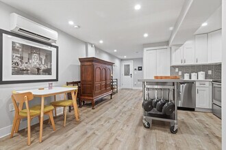 2032 Flagler Pl NW in Washington, DC - Foto de edificio - Building Photo