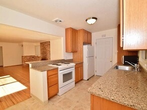 353 Miller Creek Rd in San Rafael, CA - Building Photo - Building Photo