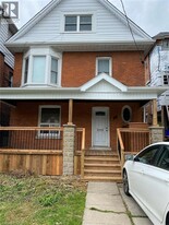 252 Homewood Ave in Hamilton, ON - Building Photo