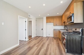 IM 21 in Los Angeles, CA - Building Photo - Building Photo