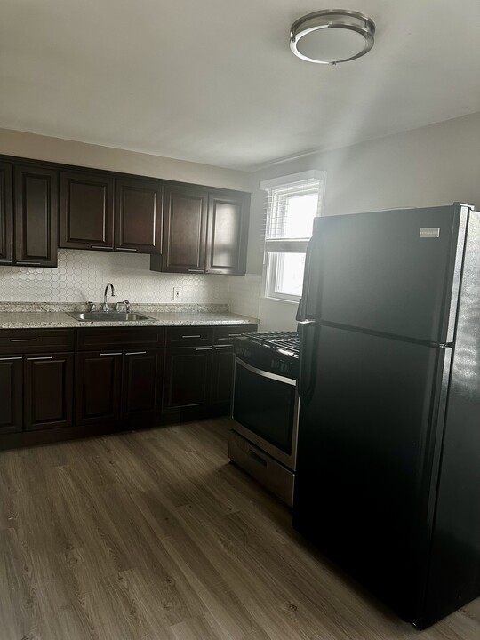 43 Ekings Ave in Hawthorne, NJ - Building Photo