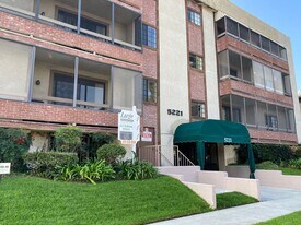 5221 Bellingham Ave in Los Angeles, CA - Building Photo