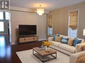 105 Cheyenne Way in Ottawa, ON - Building Photo - Building Photo