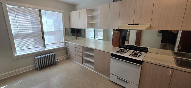 5236 W Fullerton Ave, Unit 2