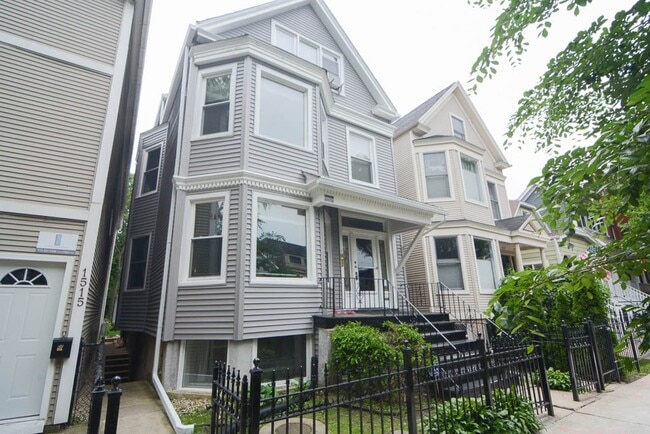 property at 1517 W Oakdale Ave