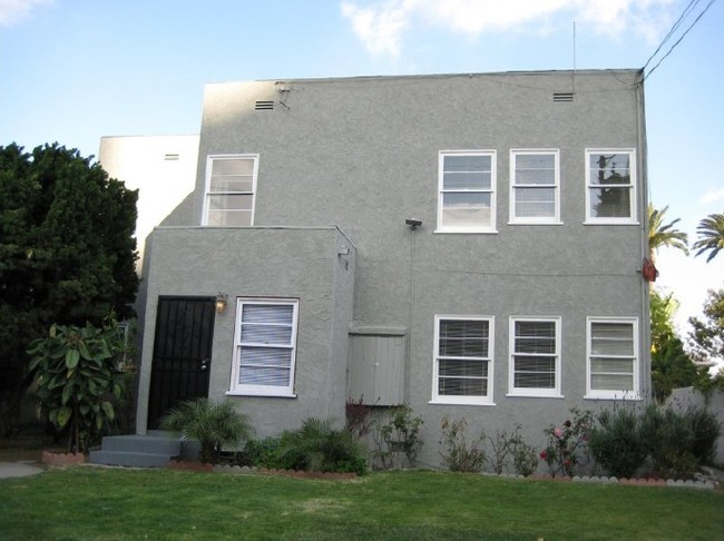 2832 E 1st St in Long Beach, CA - Foto de edificio - Building Photo