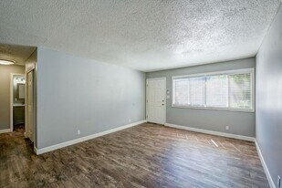 Juniper Garden Apartments in Redding, CA - Building Photo
