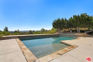 6040 Pat Ave in Los Angeles, CA - Building Photo