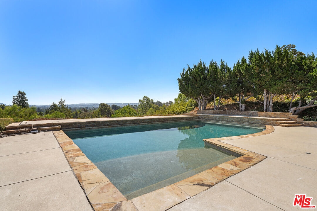 6040 Pat Ave in Los Angeles, CA - Building Photo