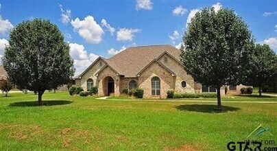 15233 Wagon Wheel Cir in Chandler, TX - Building Photo - Building Photo