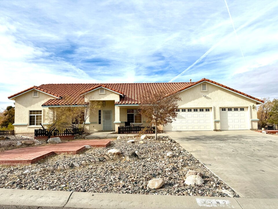 2287 Hopi Dr in Kingman, AZ - Building Photo