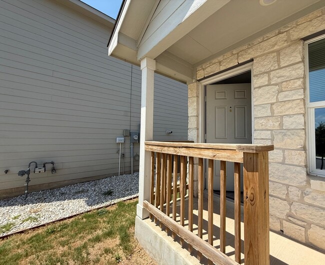 5447 Calton Bnd in San Antonio, TX - Foto de edificio - Building Photo