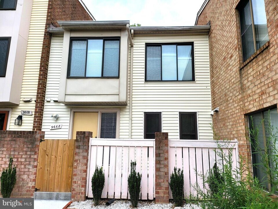 9668 Brassie Way in Montgomery Village, MD - Building Photo