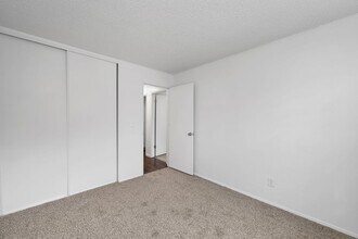 6033 N Fessenden St in Portland, OR - Building Photo - Building Photo