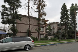 Park Place Apartments in San Diego, CA - Foto de edificio - Building Photo