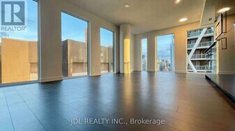 238 Simcoe St in Toronto, ON - Building Photo