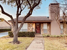 10725 Sandpiper Ln in Dallas, TX - Building Photo