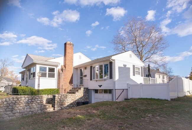 29 Rainbow Ave in Chelmsford, MA - Building Photo - Building Photo