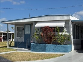 55 Channel Ln in Ft. Myers, FL - Building Photo
