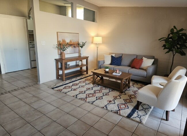 1745 E Broadway Rd, Unit C in Mesa, AZ - Foto de edificio - Building Photo