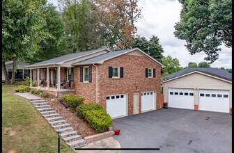 2211 Kipping St in Johnson City, TN - Building Photo - Building Photo