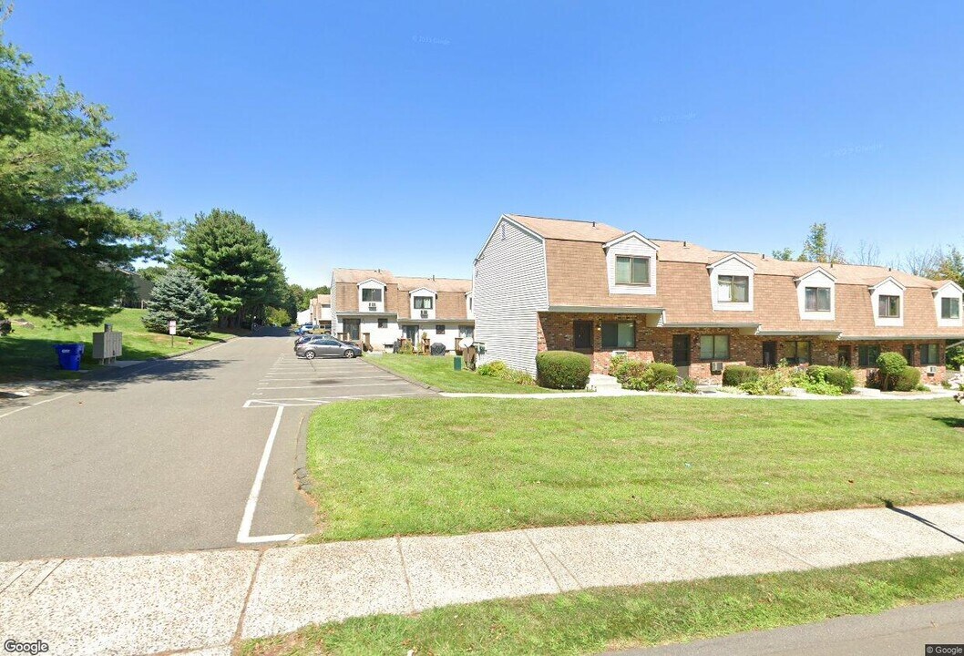 820 Matthews St in Bristol, CT - Building Photo