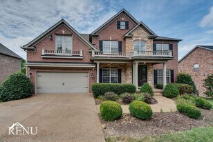 1338 Sweetwater Dr in Brentwood, TN - Building Photo